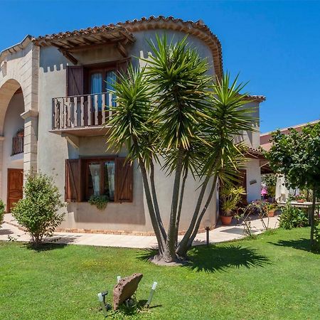 Le Quattro Mura Bed and Breakfast Pula Esterno foto
