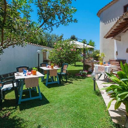 Le Quattro Mura Bed and Breakfast Pula Esterno foto