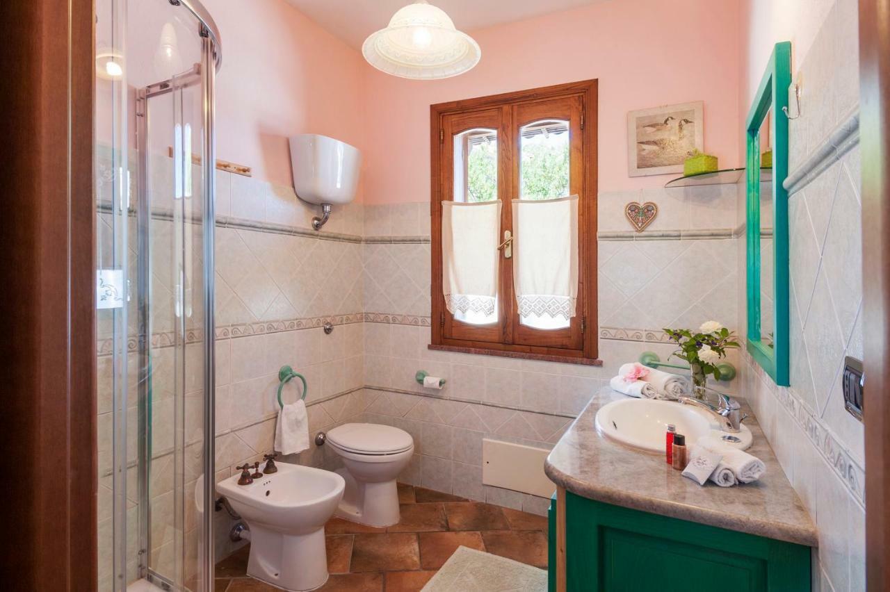 Le Quattro Mura Bed and Breakfast Pula Esterno foto