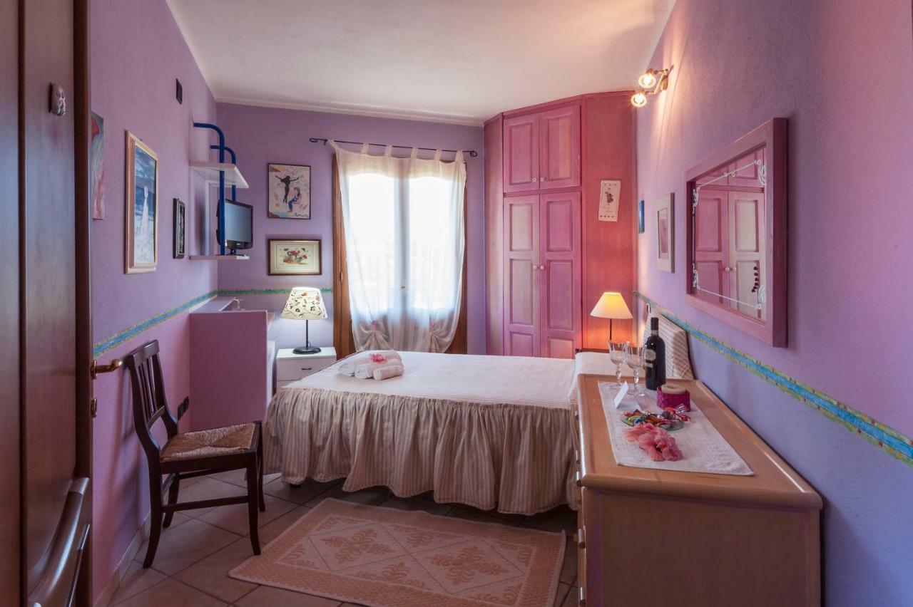 Le Quattro Mura Bed and Breakfast Pula Esterno foto