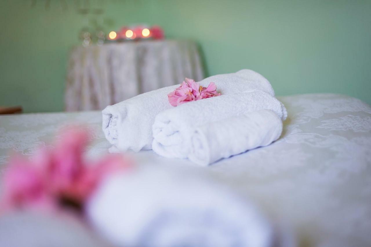 Le Quattro Mura Bed and Breakfast Pula Esterno foto