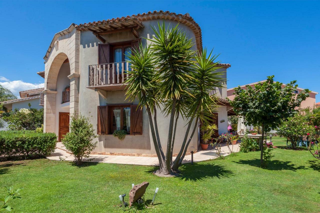 Le Quattro Mura Bed and Breakfast Pula Esterno foto
