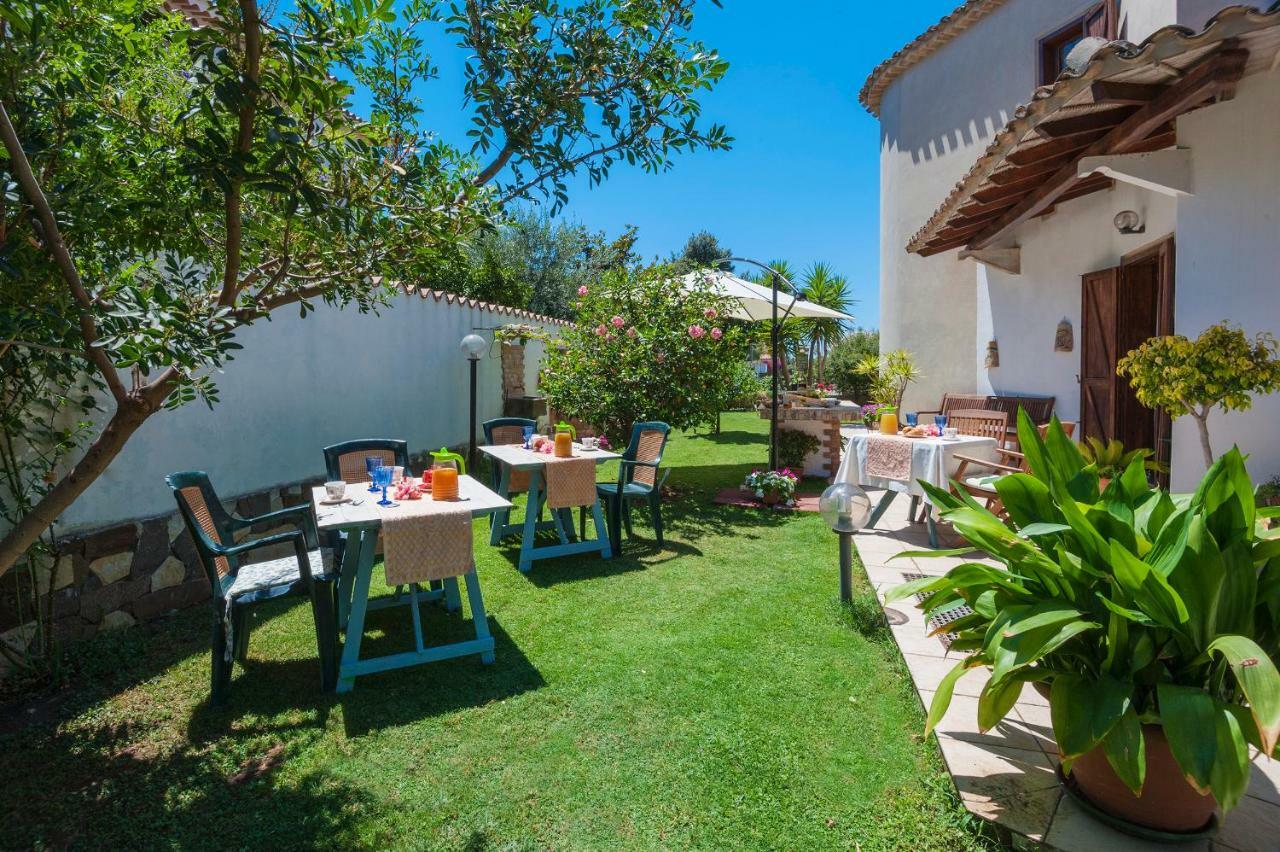 Le Quattro Mura Bed and Breakfast Pula Esterno foto