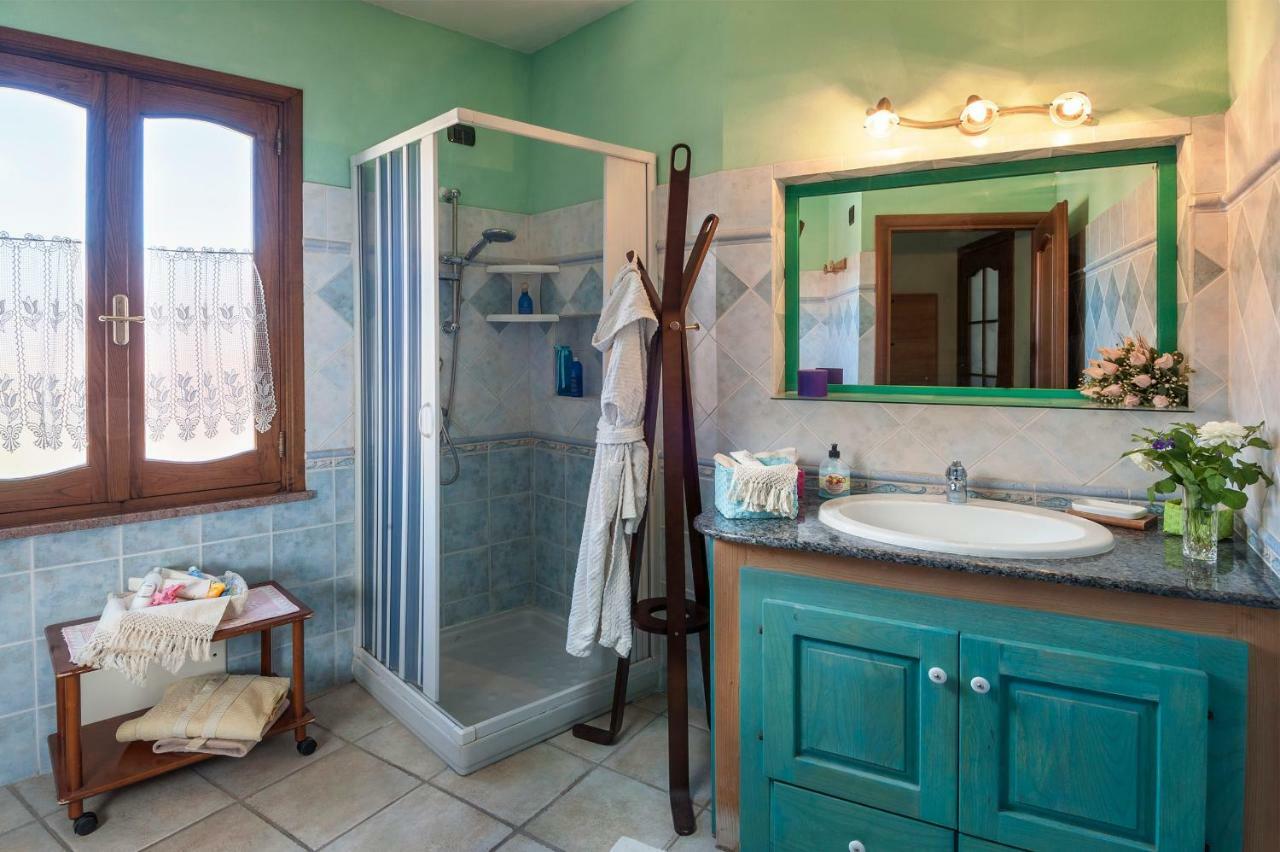 Le Quattro Mura Bed and Breakfast Pula Esterno foto