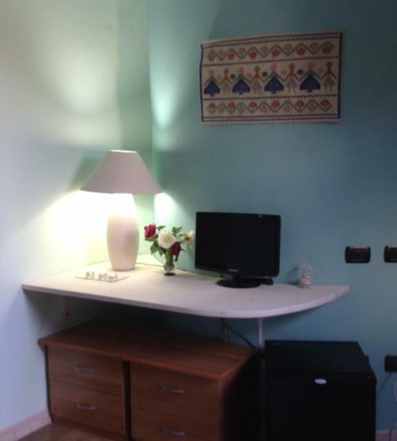 Le Quattro Mura Bed and Breakfast Pula Esterno foto